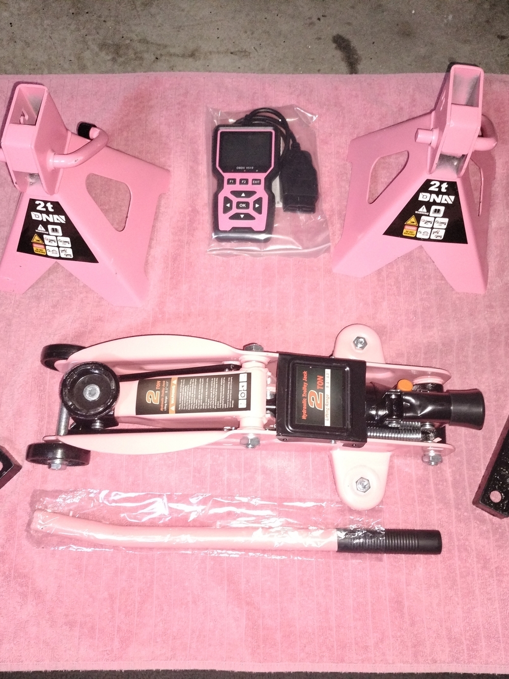 Pink 2-Ton Hydraulic Floor Jack Set with Jack Stands